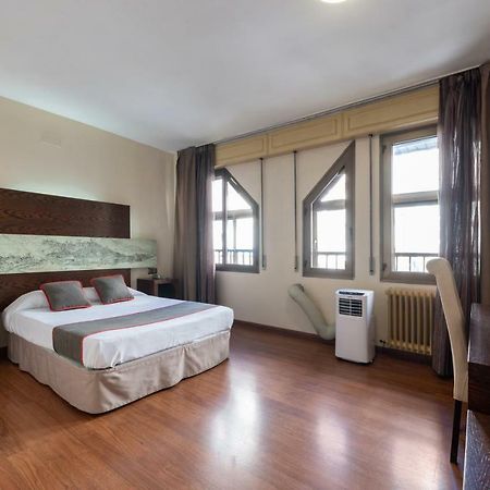 Oyo Hotel Francabel Куенка Екстериор снимка